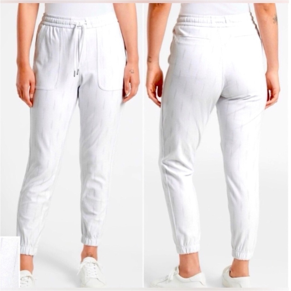 ATHLETA FARALLON PRINTED JOGGER 14-P
PETITE COLOR; SPLICED MAGIC VEIL GREY